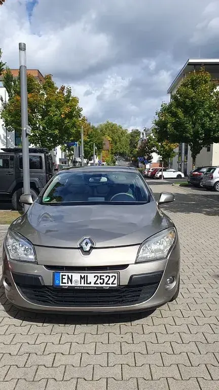 Gebraucht Renault Mégane III Luxe 131 PS (96 kW) 2009 Braun Limousine