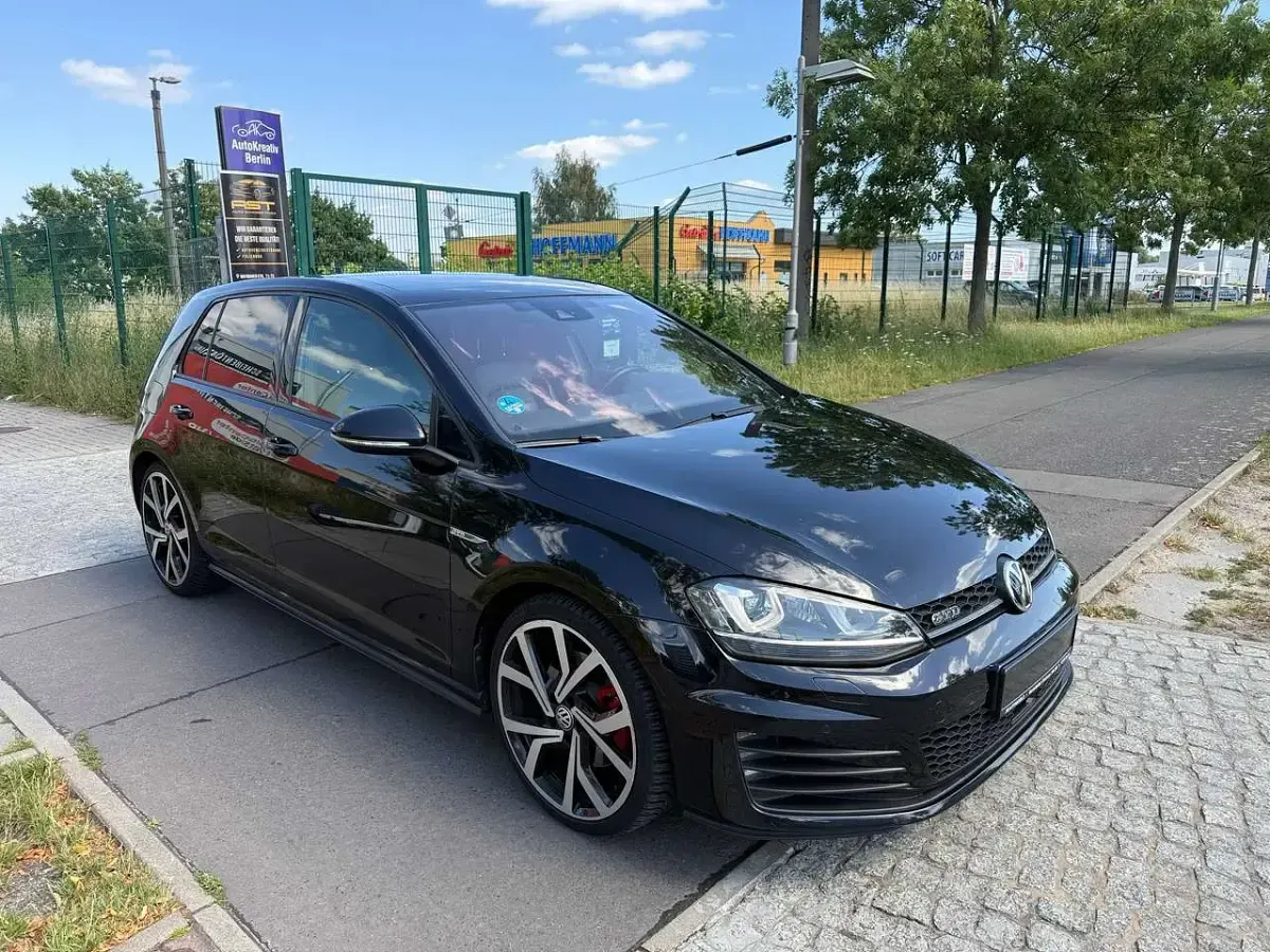 Gebraucht VW Golf VII GTD 184 PS (135 kW) 2016 Deep black perleffekt Limousine