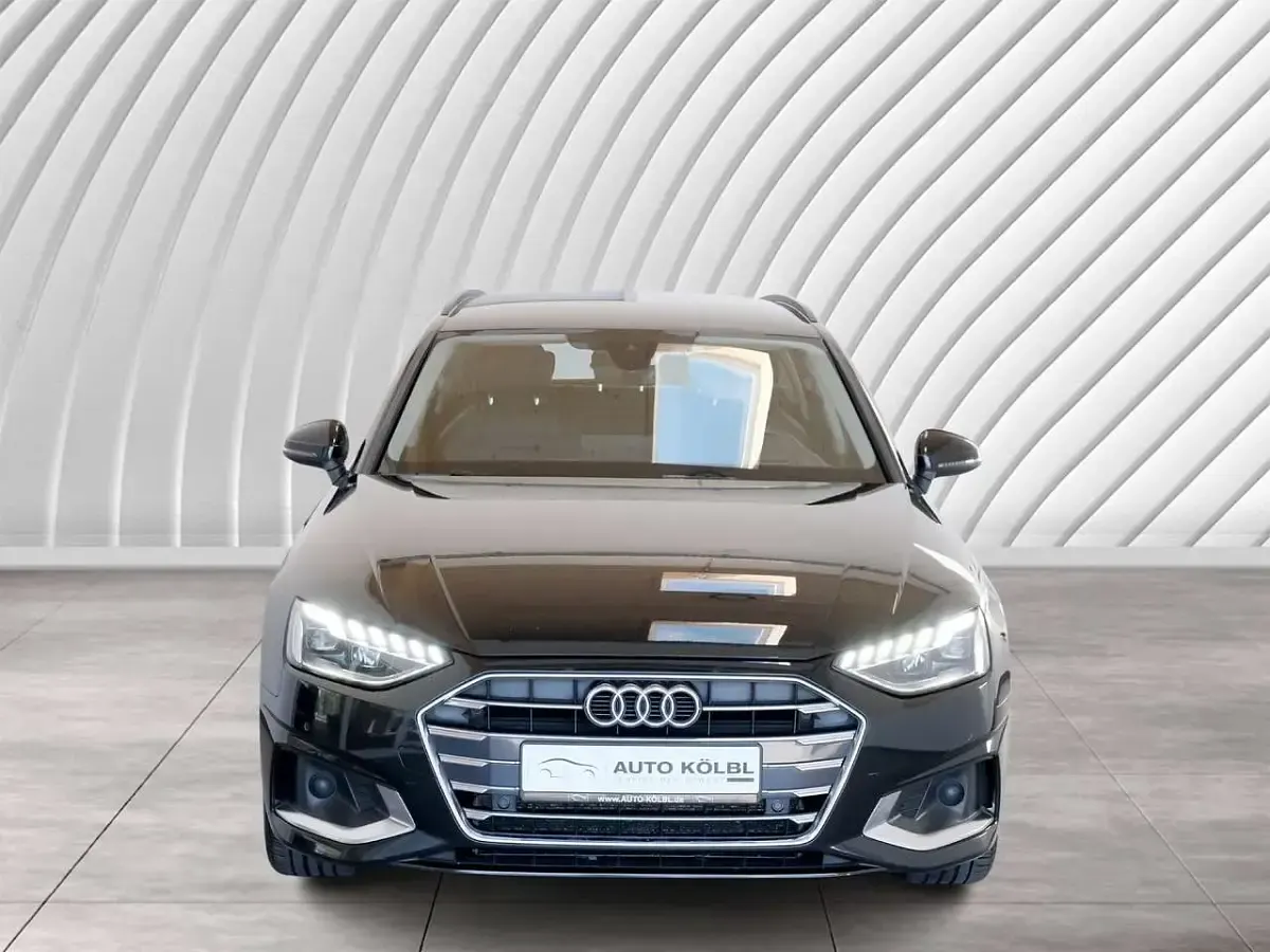 Gebraucht Audi A4 Advanced 163 PS (119 kW) 2023 Brillantschwarz Kombi