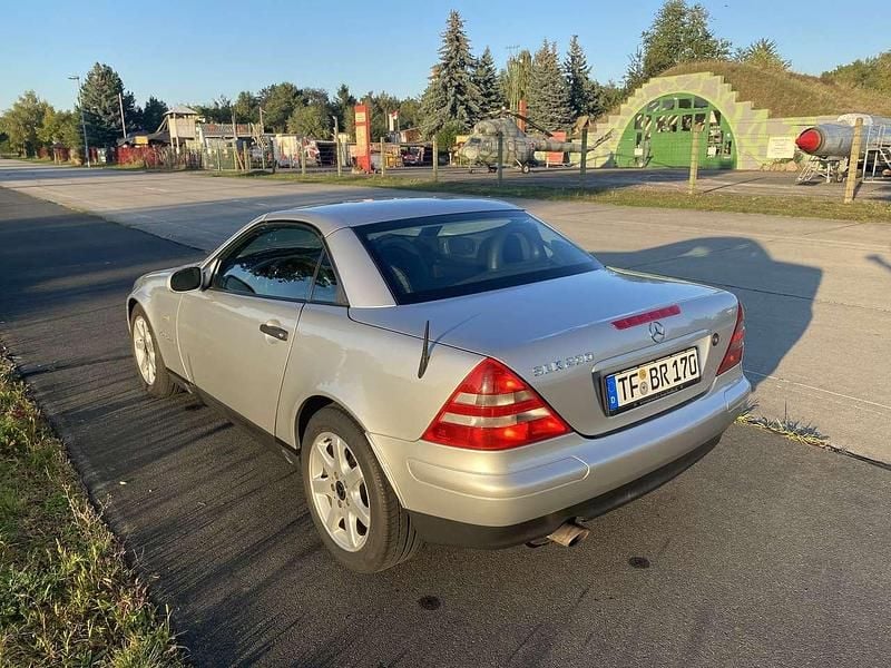 Gebraucht Mercedes SLK230 193 PS (141 kW) 1998 Silber Cabrio