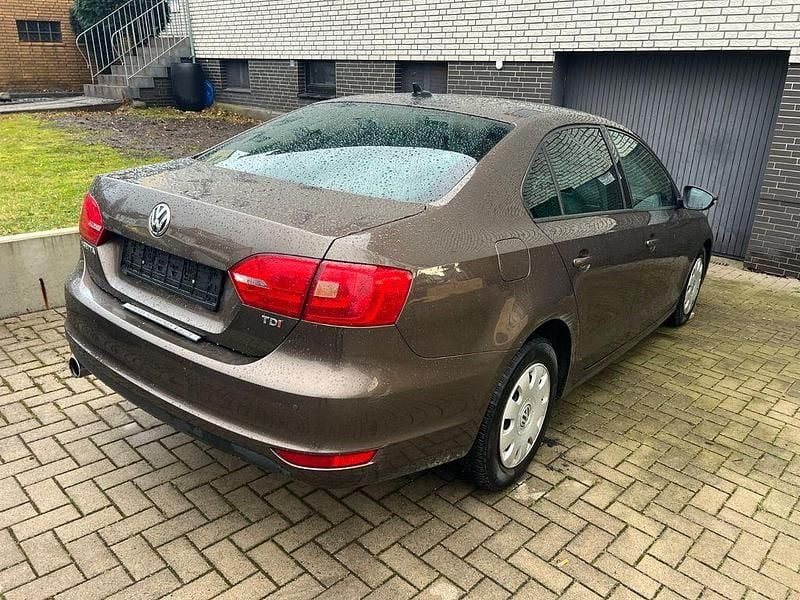 Gebraucht VW Jetta Highline 105 PS (77 kW) 2011 Braun Limousine