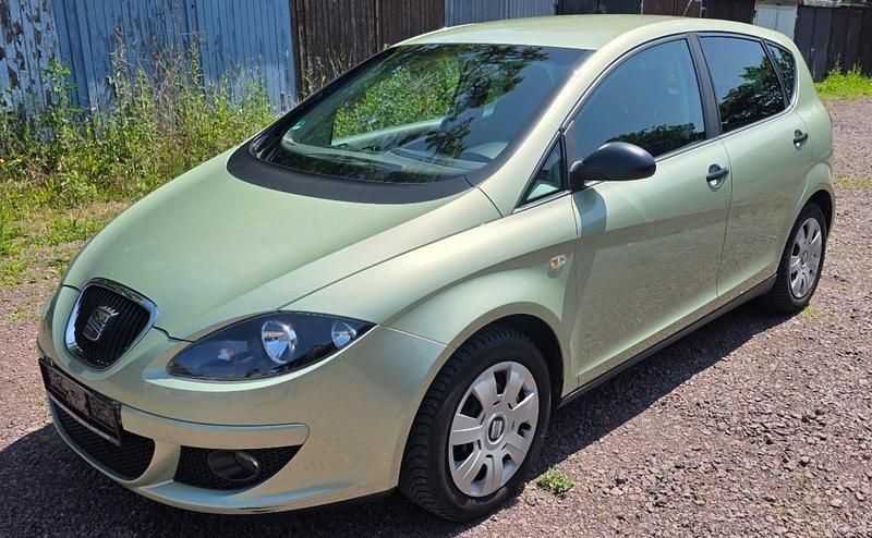 Grün Gebraucht 2005 Seat Altea Van / Kleinbus | 2.890 € (Fairer Preis) - Bild 1/4
