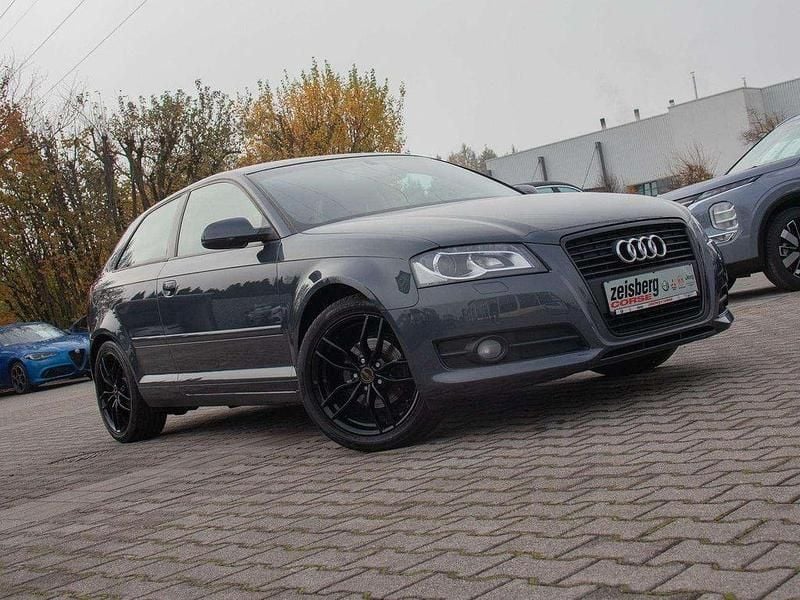 Grau Gebraucht 2012 Audi A3 Attraction Kleinwagen | 9.900 € (Fairer Preis) - Bild 1/4