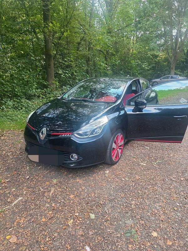Używany Renault Clio IV Luxe 90 KM (66 kW) 2014 Czarny Hatchback