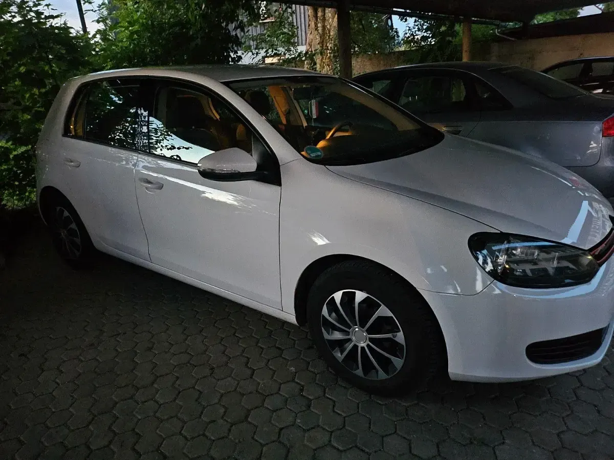 Gebraucht VW Golf VI Edition 80 PS (58 kW) 2009 Weiß Kleinwagen