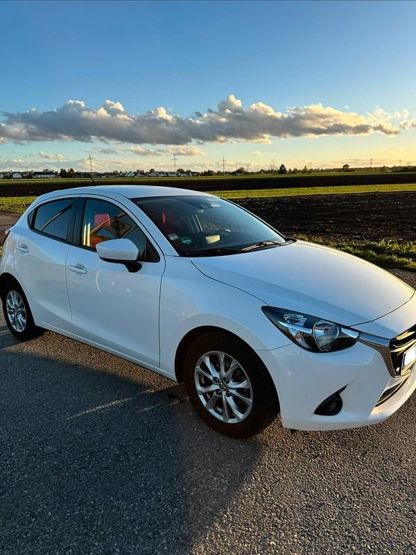 Gebraucht Mazda 2 90 PS (66 kW) 2015 Weiß Kleinwagen