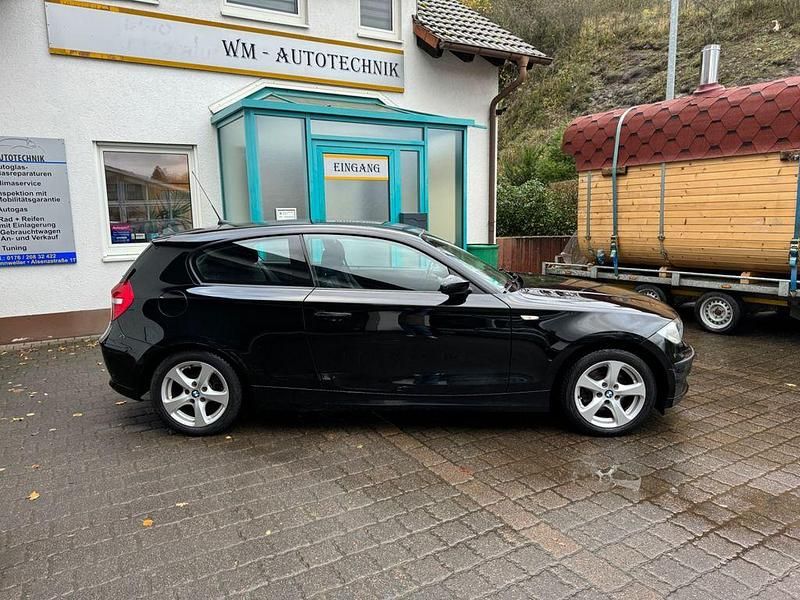 Gebraucht BMW 116 Sport Line 122 PS (89 kW) 2009 Schwarz Kleinwagen