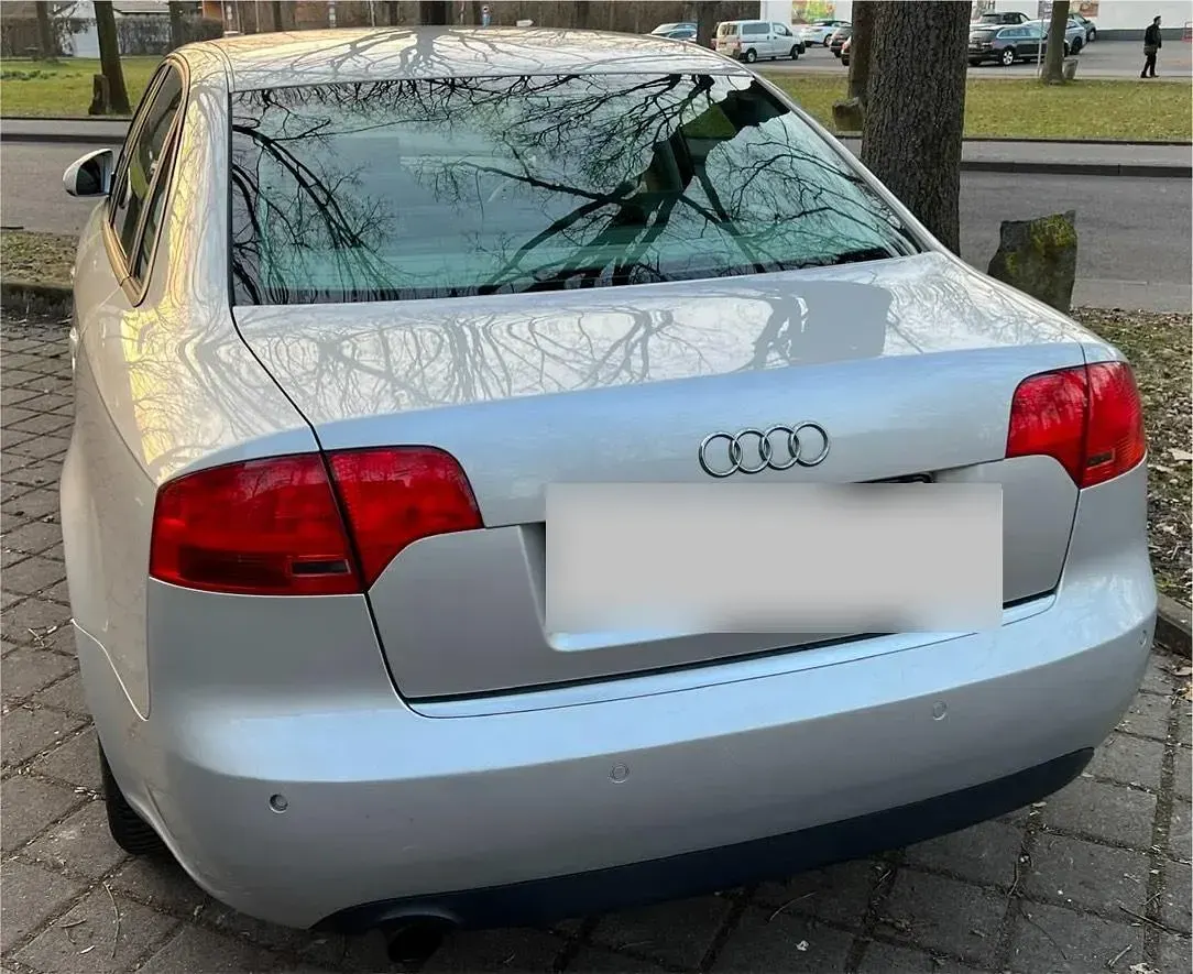 Używany Audi A4 131 KM (96 kW) 2005 Szary Sedan/Limuzyna