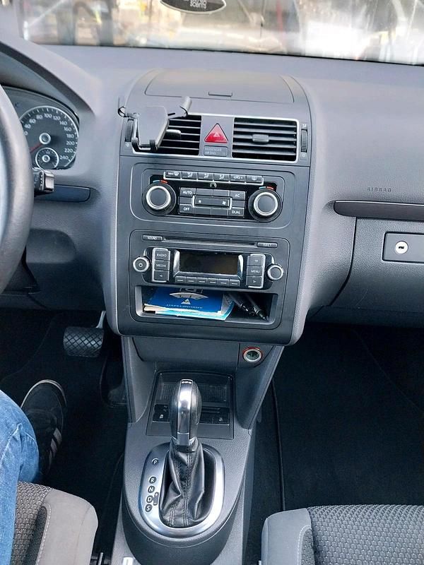 Schwarz Gebraucht 2012 VW Touran Van / Kleinbus | 9.000 € - Bild 1/4