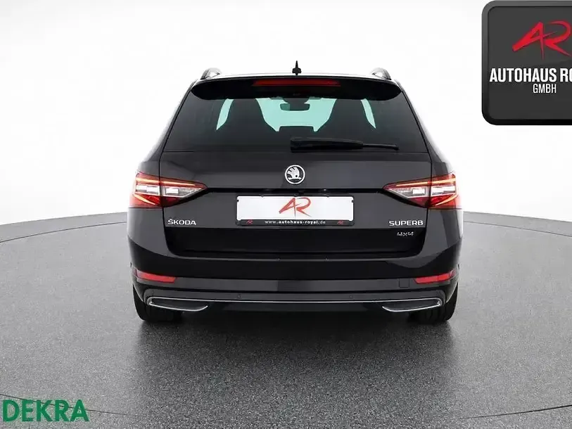 Gebraucht Skoda Superb SportLine 190 PS (139 kW) 2019 Schwarzmagic perleffekt Kombi