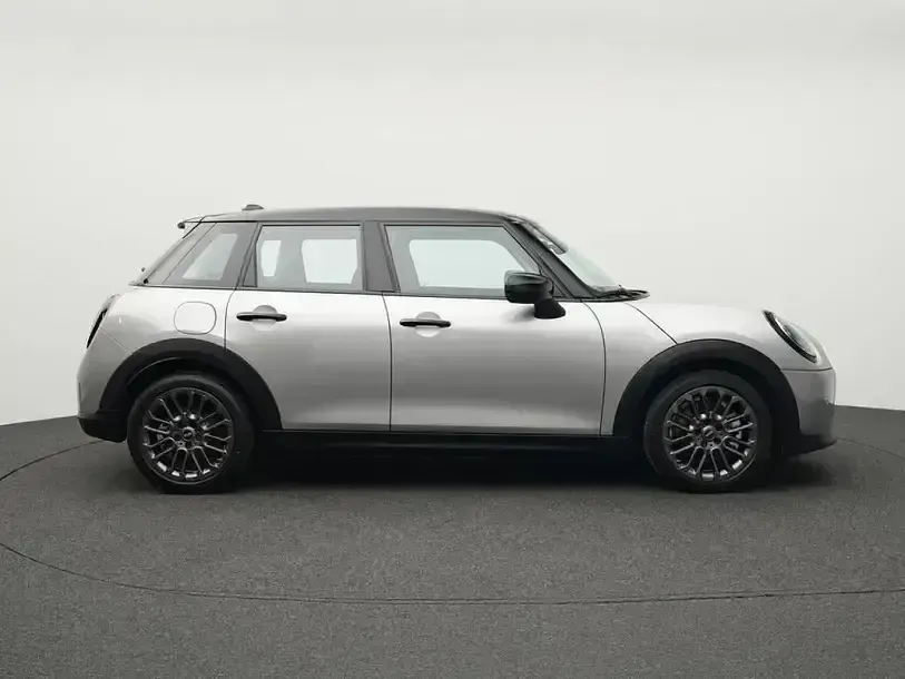 Second-hand Mini Cooper Classic 156 CP (114 kW) 2024 Argintiu Hatchback