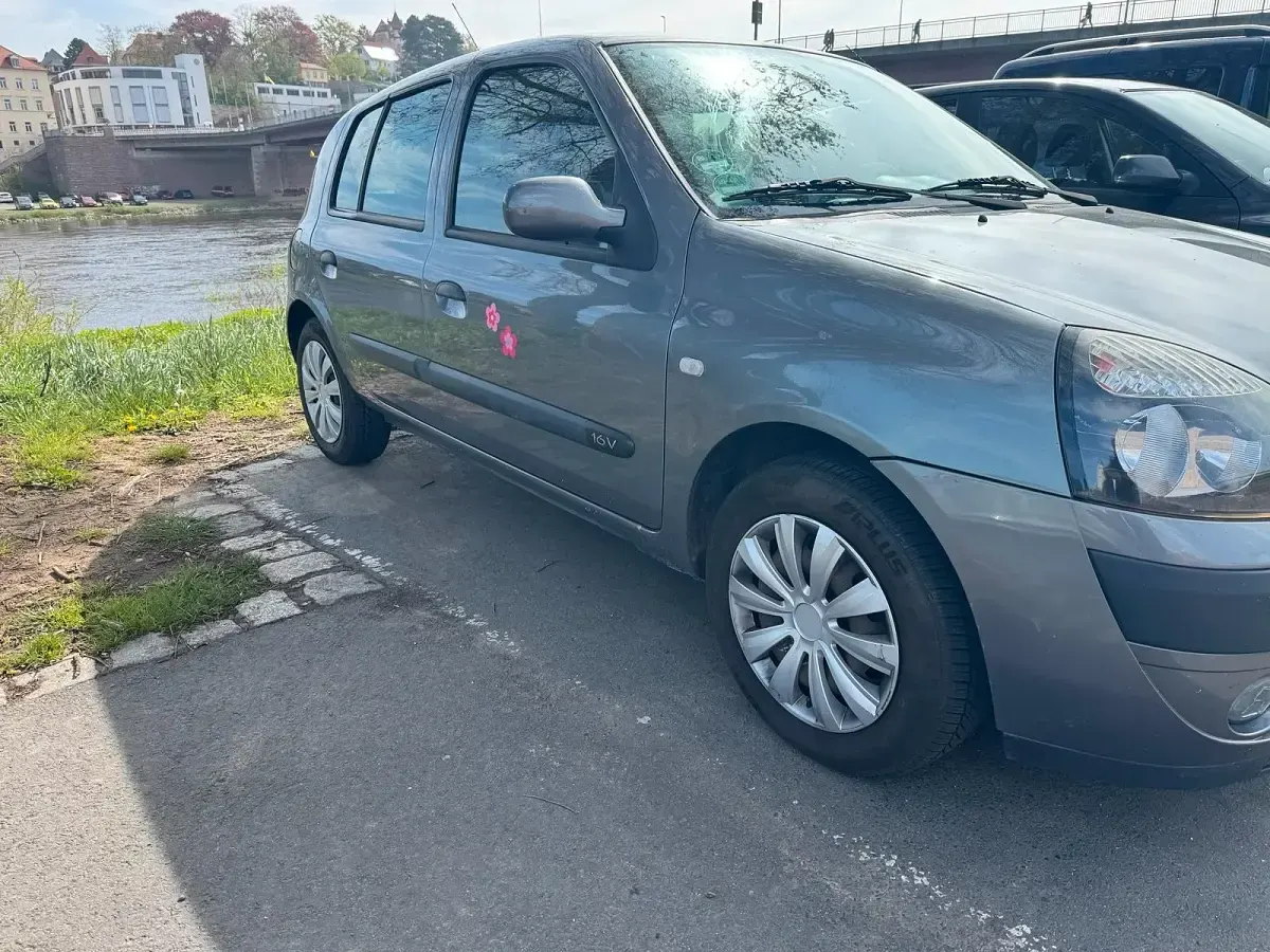 Second-hand Renault Clio II 75 CP (55 kW) 2004 Gri Hatchback