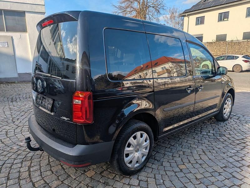 Gebraucht VW Caddy Trendline 102 PS (75 kW) 2015 Schwarz Van / Kleinbus
