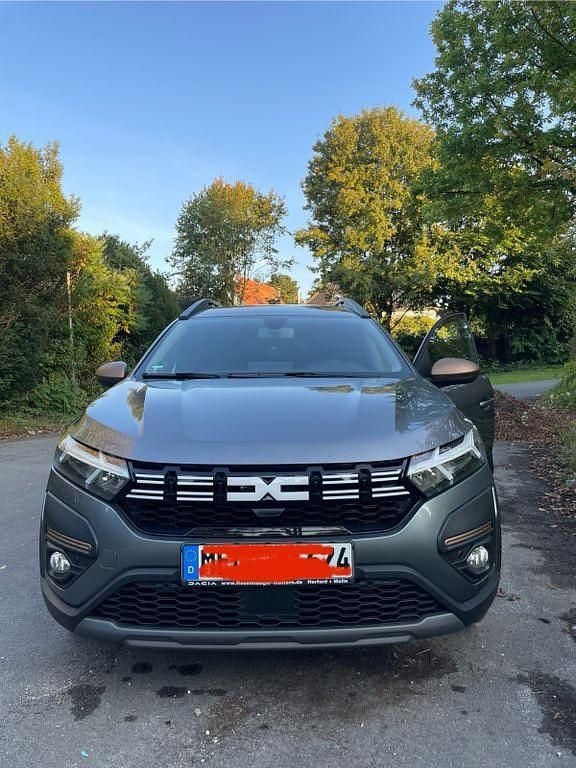 Grau Gebraucht 2024 Dacia Jogger Extreme Kombi | 18.500 € (Guter Preis) - Bild 1/4