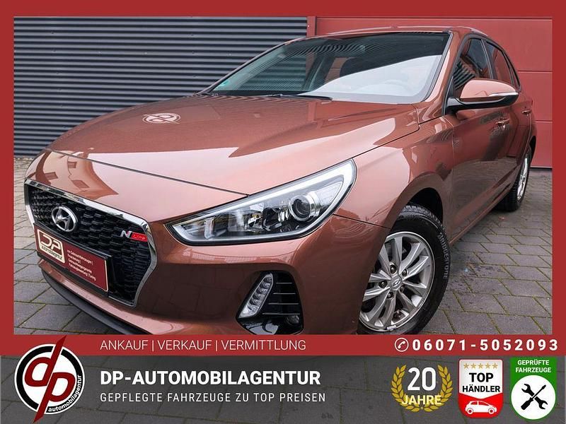 Gebraucht Hyundai i30 120 PS (88 kW) 2017 Braun Limousine