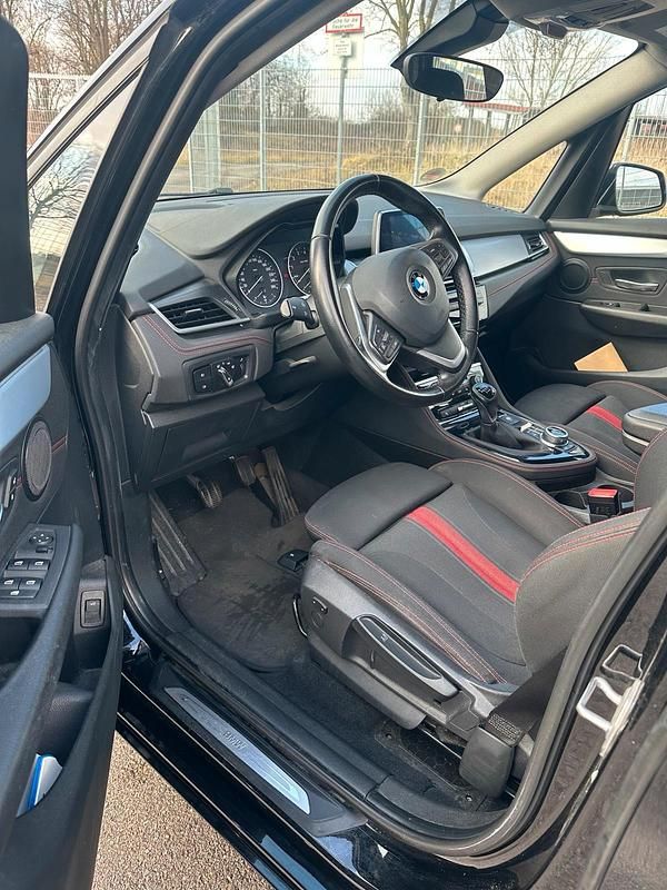 Gebraucht BMW 220 Sport Line 192 PS (141 kW) 2017 Schwarz Van / Kleinbus