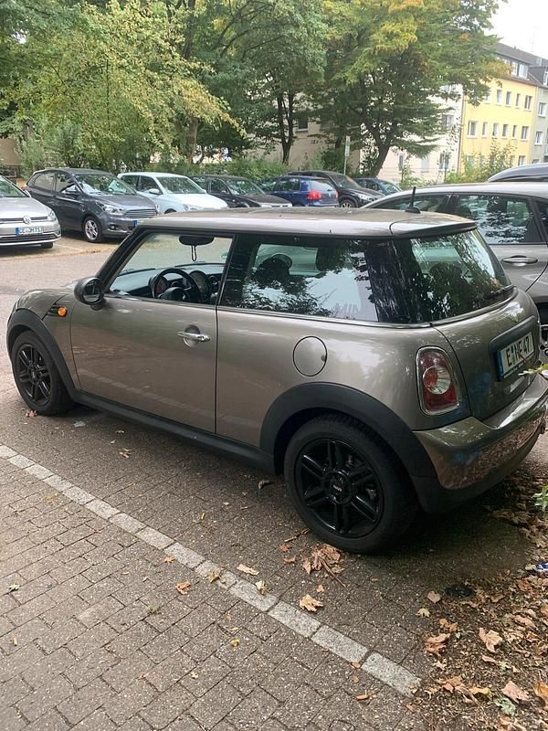 Grau Gebraucht 2011 Mini ONE Kleinwagen | 2.400 € (Superpreis) - Bild 1/4