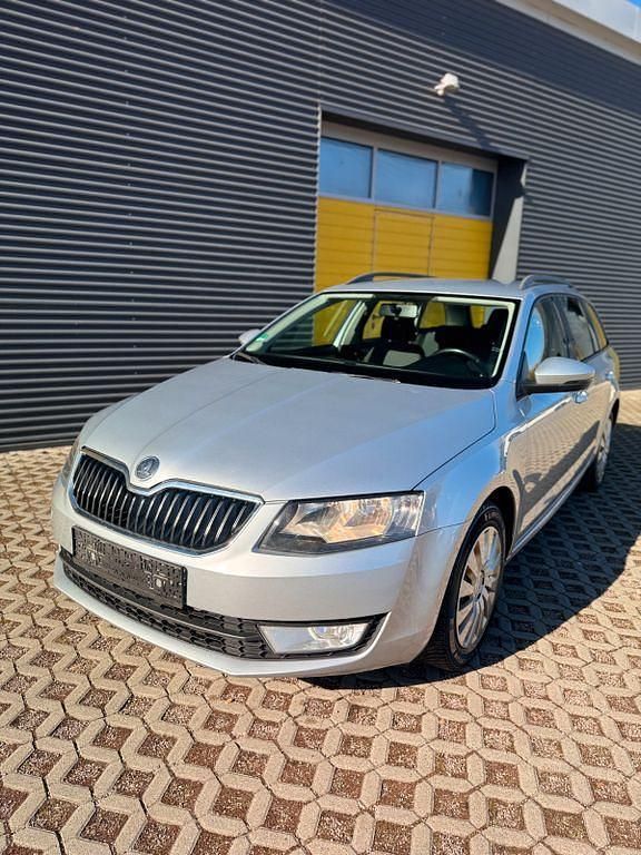Gebraucht Skoda Octavia Ambition 116 PS (85 kW) 2014 Silber Kleinwagen