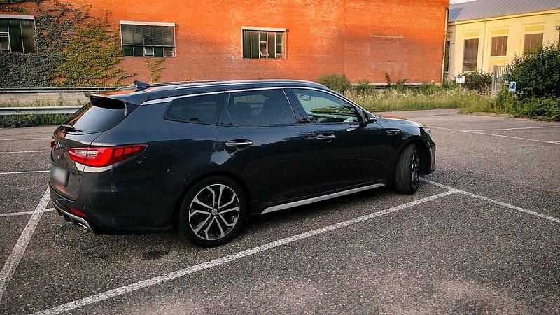 Gebraucht Kia Optima 141 PS (103 kW) 2017 Grau Kombi