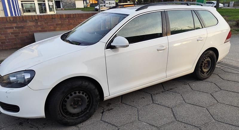 Second-hand VW Golf VII 2012 Alb Berlinǎ