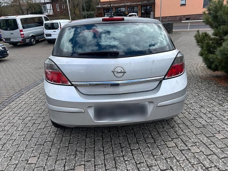 Gebraucht Opel Astra 115 PS (84 kW) 2007 Silber Limousine