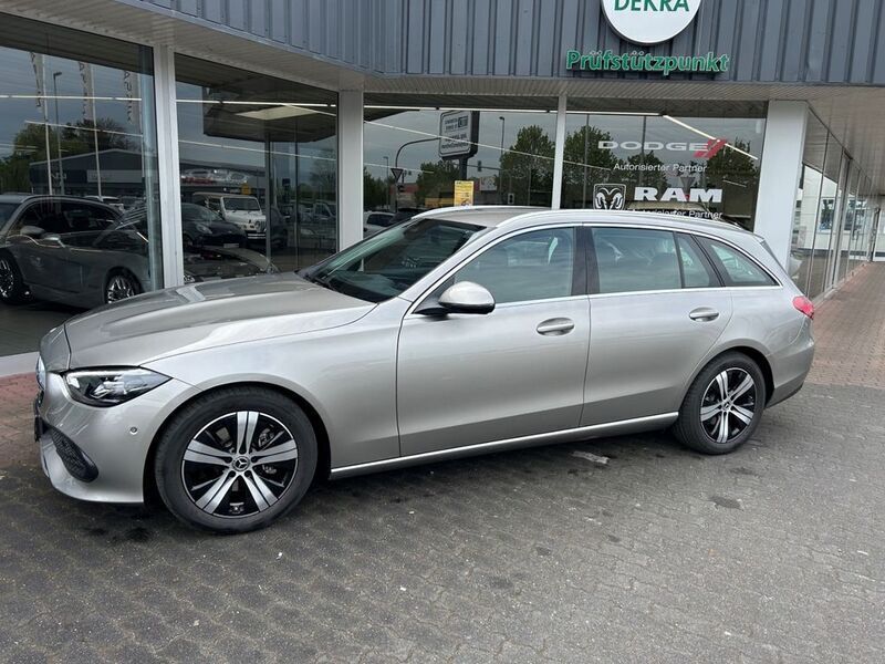 Gebraucht Mercedes C180 Avantgarde 170 PS (125 kW) 2024 Silver metallic Kombi