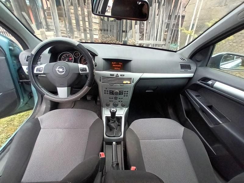 Second-hand Opel Astra 116 CP (85 kW) 2009 Albastru Berlinǎ