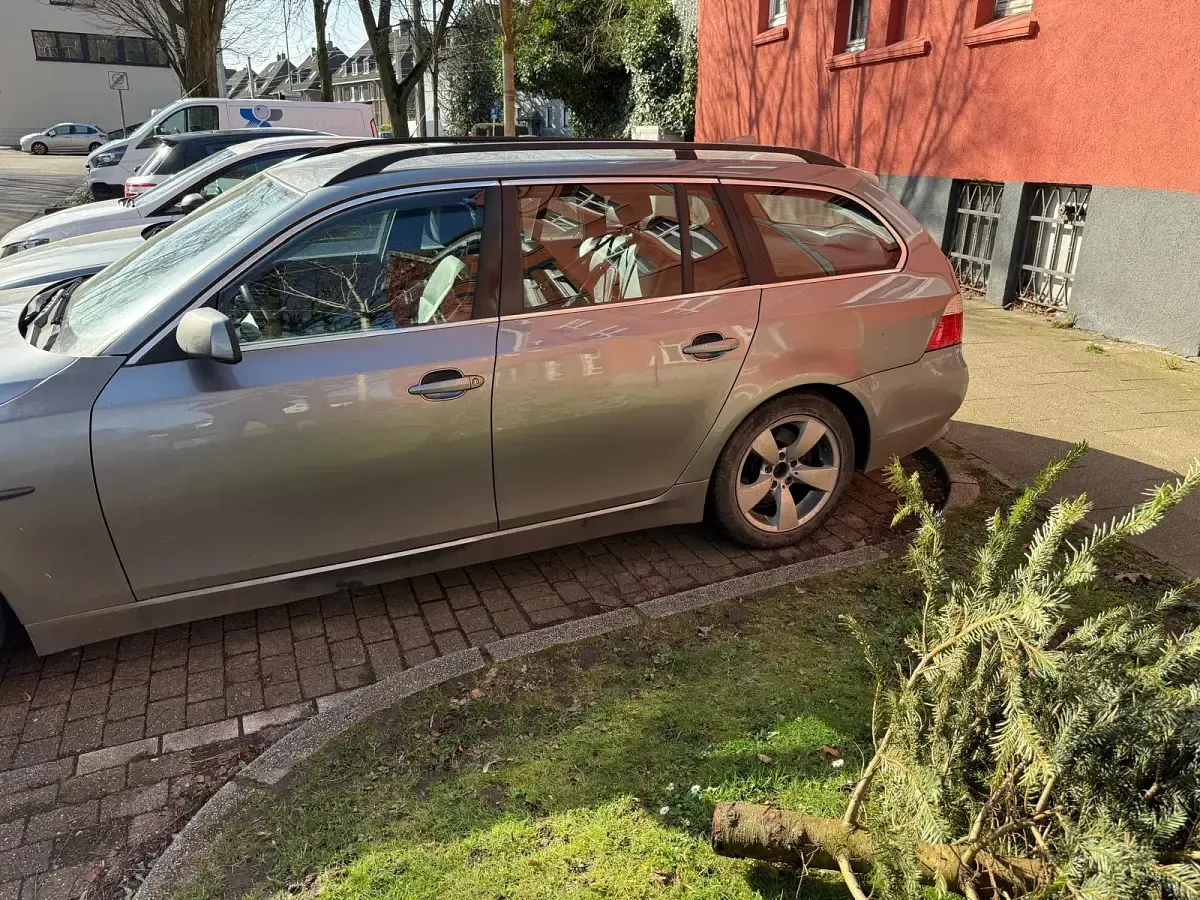 Gebraucht BMW 530 235 PS (172 kW) 2007 Grau Kombi