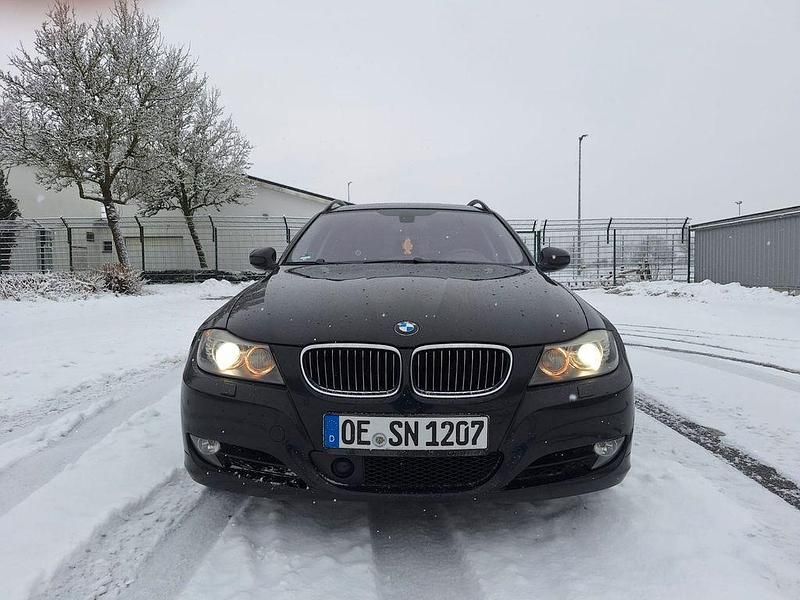 Schwarz Gebraucht 2008 BMW 325 Sport Line Kombi | 6.999 € (Etwas zu teuer) - Bild 1/4