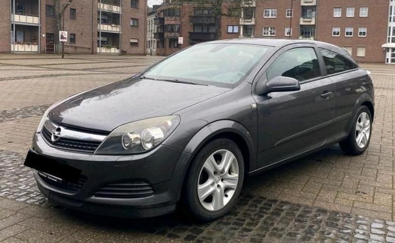 Grau Gebraucht 2009 Opel Astra GTC Kombi | 2.900 € (Fairer Preis) - Bild 1/2