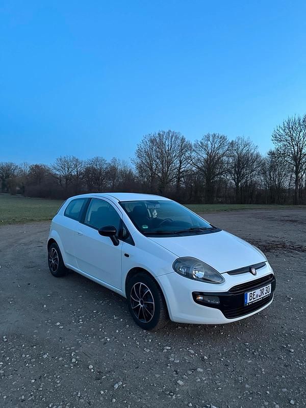 Gebraucht Fiat Punto 69 PS (50 kW) 2011 Weiß Kleinwagen
