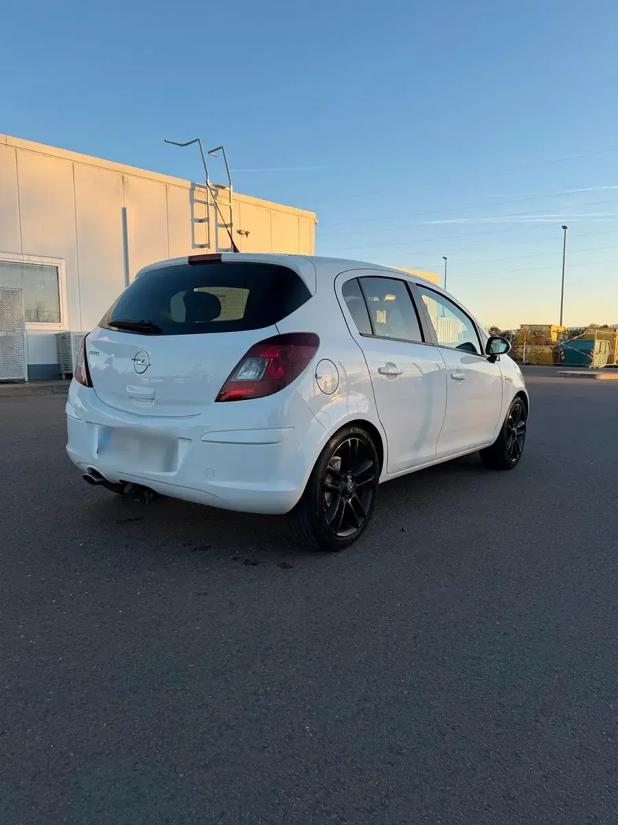 Gebraucht Opel Corsa 101 PS (74 kW) 2010 Weiß Kleinwagen