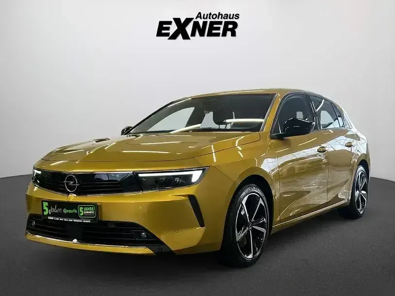 Usado Opel Astra Edition 181 HP (133 kW) 2022 Amarelo Sedan