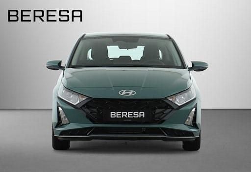 Neu Hyundai i20 Select 101 PS (74 kW) 2025 Grün Limousine