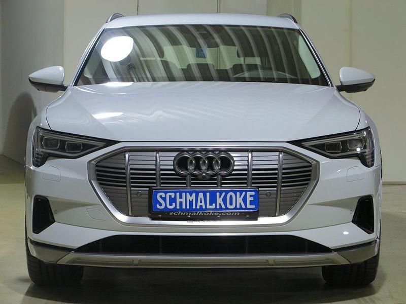 Second-hand Audi e-tron Advanced 300 kW (408 CP) 2022 Alb SUV