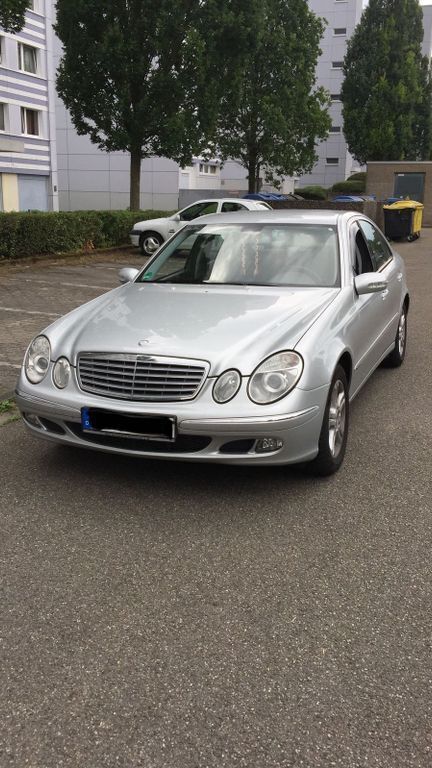 Silber Gebraucht 2006 Mercedes E200 Elegance Limousine | 5.000 € (Guter Preis) - Bild 1/4