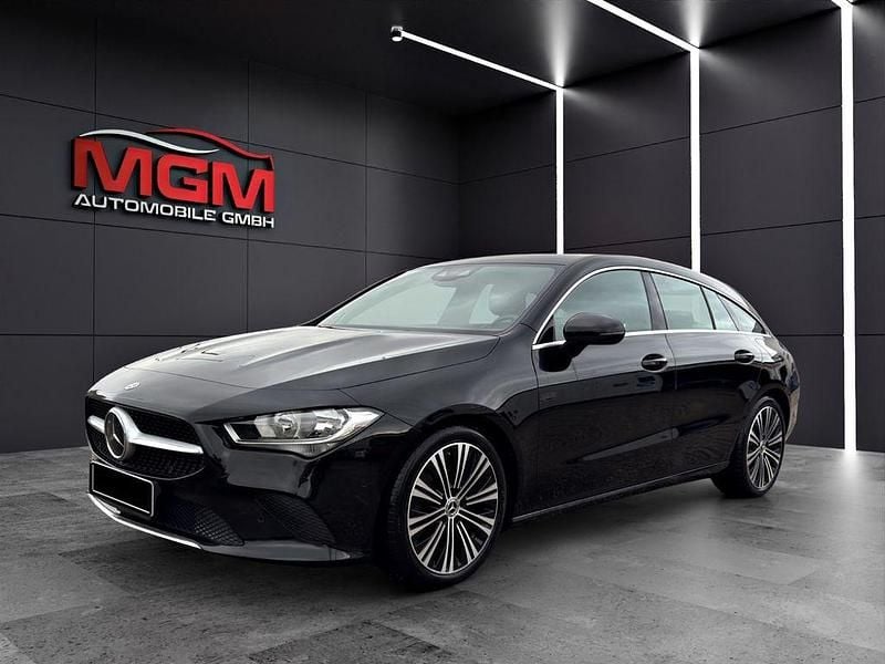 Gebraucht Mercedes CLA200 Shooting Brake 150 PS (110 kW) 2022 Schwarz Kombi