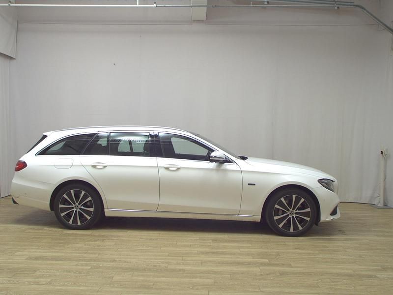 Weiss Gebraucht 2019 Mercedes E300 Avantgarde Kombi | 19.480 € (Fairer Preis) - Bild 1/4