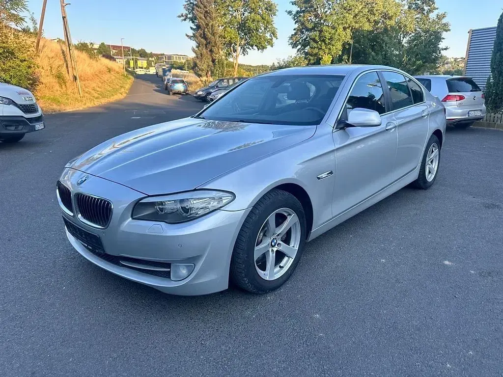 Gebraucht BMW 520 184 PS (135 kW) 2013 Silber Limousine
