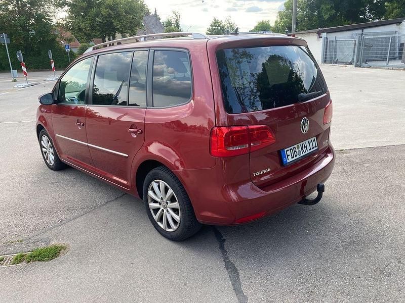 Gebraucht VW Touran 140 PS (102 kW) 2011 Rot Van / Kleinbus