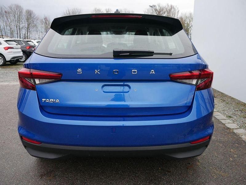 Neu Skoda Fabia Selection 95 PS (69 kW) 2026 Raceblau metallic Limousine