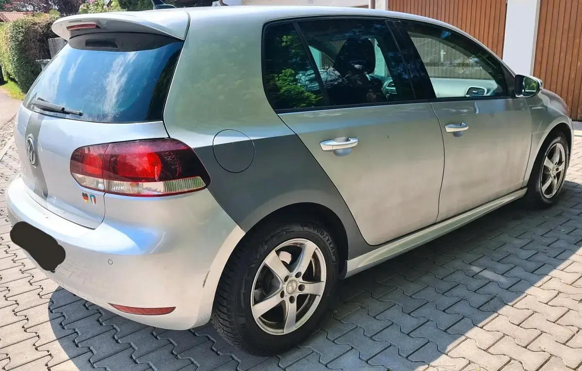 Gebraucht VW Golf VI 105 PS (77 kW) 2010 Silber Kleinwagen
