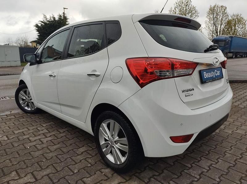 Gebraucht Hyundai ix20 116 PS (85 kW) 2015 Weiß Kleinwagen