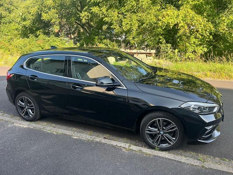 Gebraucht 2020 BMW 118 Sport Line Kleinwagen | 20.950 € (Fairer Preis) - Bild 1/4