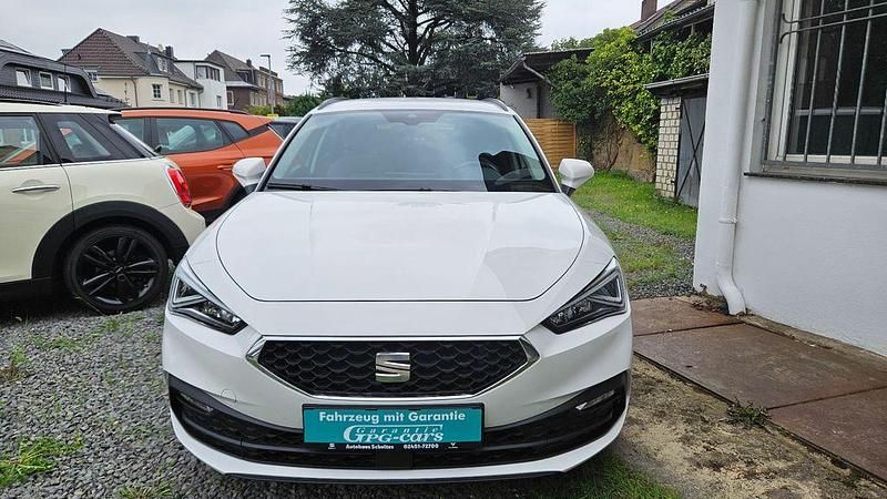 Weiß Gebraucht 2024 Seat Leon Style Limousine | 21.300 € (Fairer Preis) - Bild 1/4