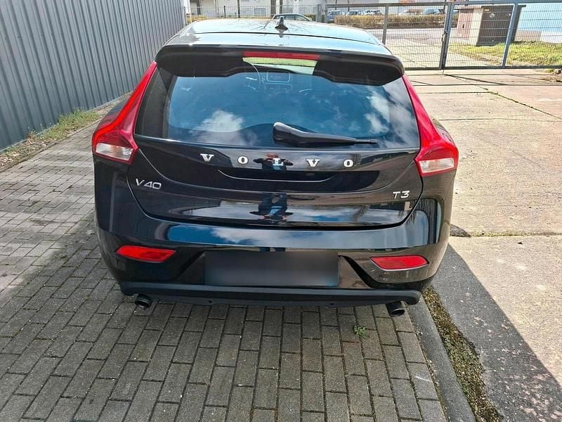 Gebraucht Volvo V40 152 PS (111 kW) 2018 Schwarz Kombi