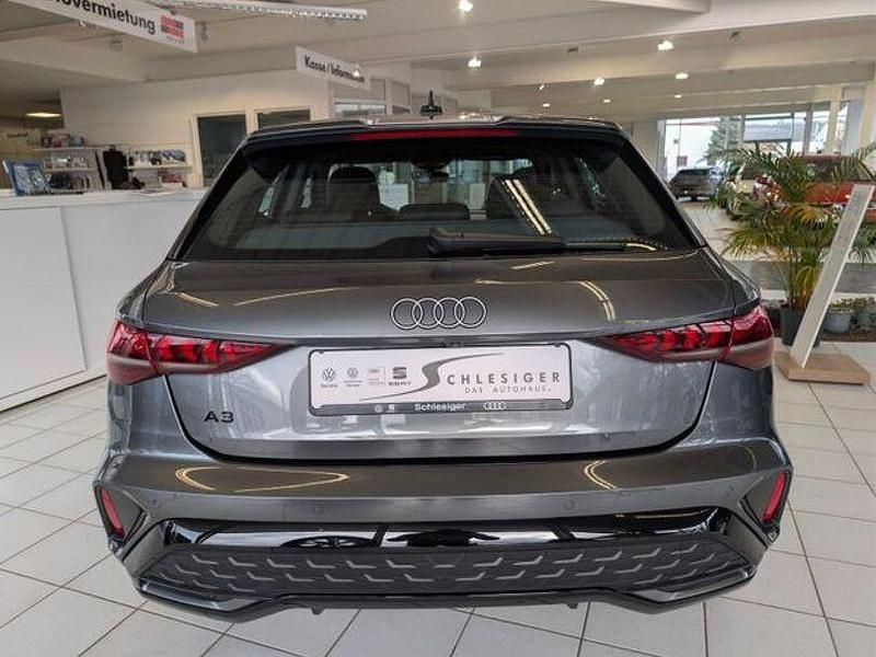 Second-hand Audi A3 S-Line 150 CP (110 kW) 2025 Gri Berlinǎ