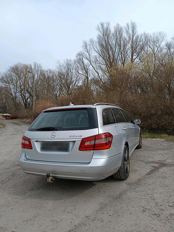 Gebraucht Mercedes E220 170 PS (125 kW) 2012 Silber Kombi