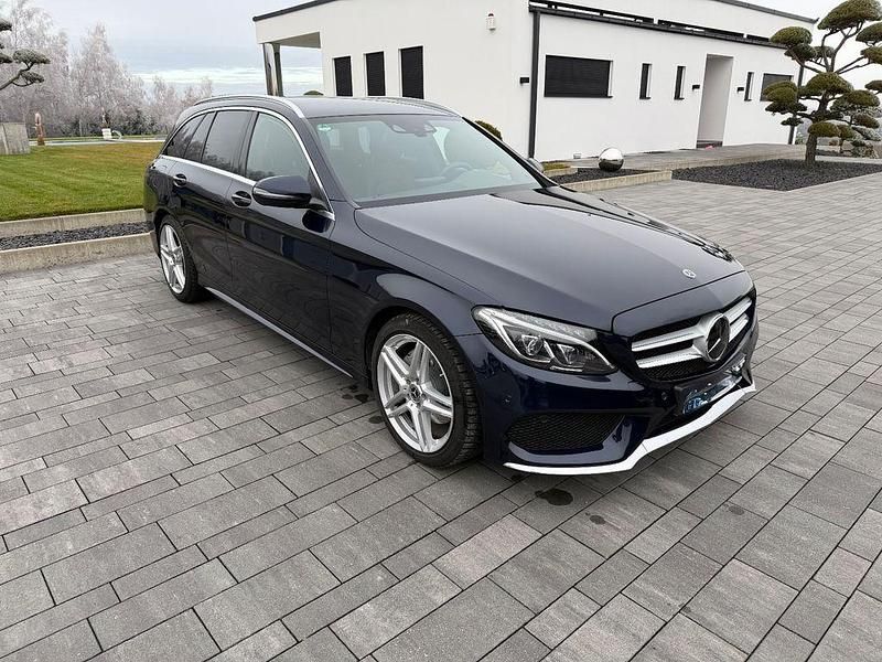 Blau Gebraucht 2017 Mercedes C200 AMG line Limousine | 18.400 € (Guter Preis) - Bild 1/4