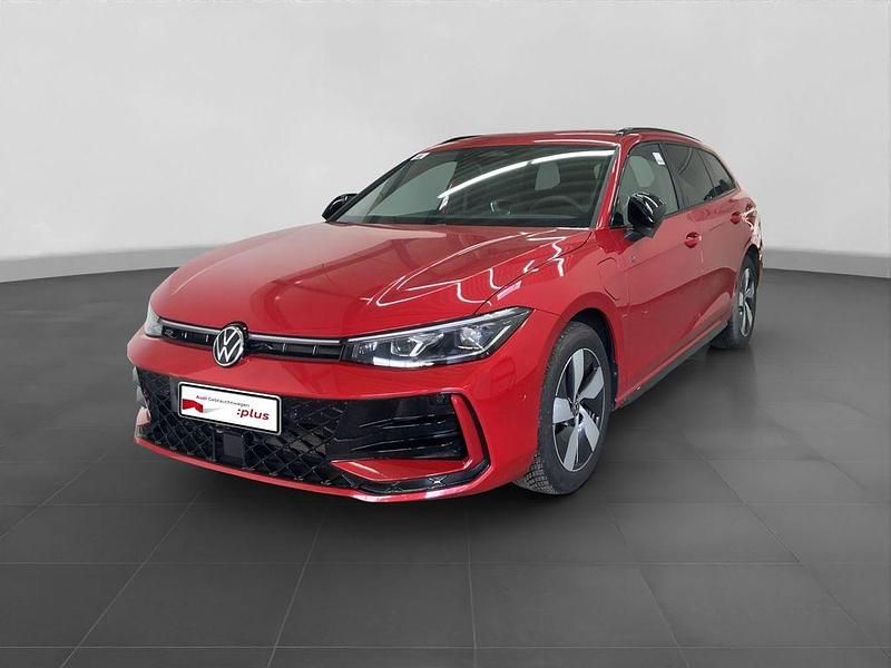 Gebraucht VW Passat Style 272 PS (200 kW) 2025 Rot Kombi